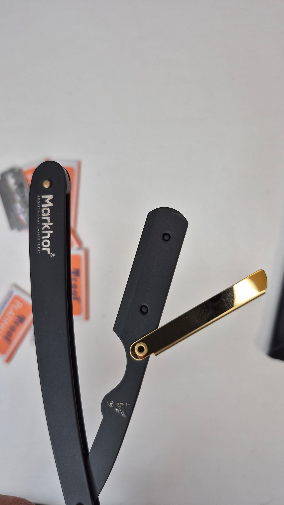 Black & Gold-Tone Barber Shavette with Storage Pouch